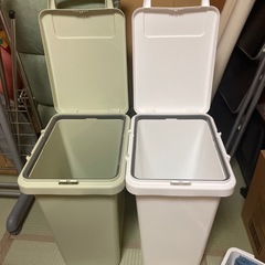 ㉔ゴミ箱45L×2 分別可能式