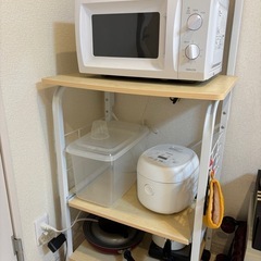電子レンジ、炊飯器、食器類