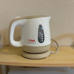 電子レンジ、炊飯器、T-fal、食器類