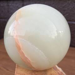 パキスタン産オニキス（台座付）の画像
