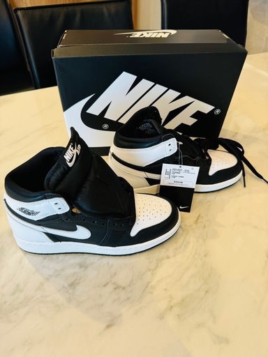 Nike Air Jordan1 MID
  新品未使用品