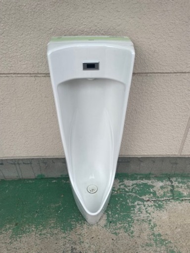 【美品】LIXIL センサー一体型ストール小便器　壁掛け型　U-A51AP
