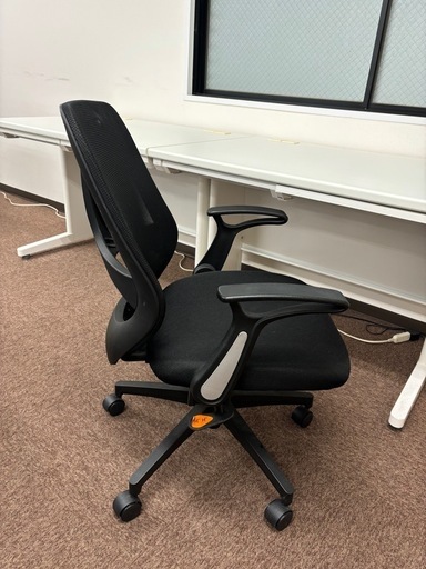 【椅子と机のセット】オフィスチェア 1脚（メッシュチェア コレガ2 ）・平机 1台