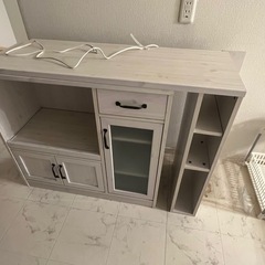 キッチンカウンター、カップボード
