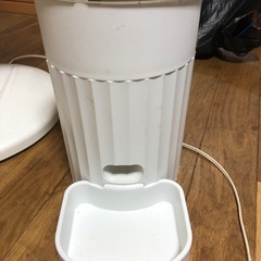 猫電動給餌器、給水器　猫ケージ