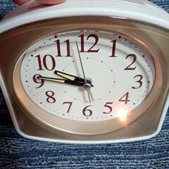 目覚まし時計の画像