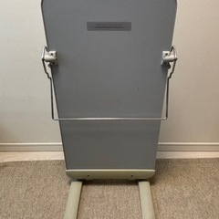 東芝　縦型ズボンプレッサー　グレー