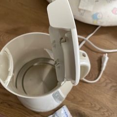 ティファール電気ケトル　ポット洗浄中付きの画像