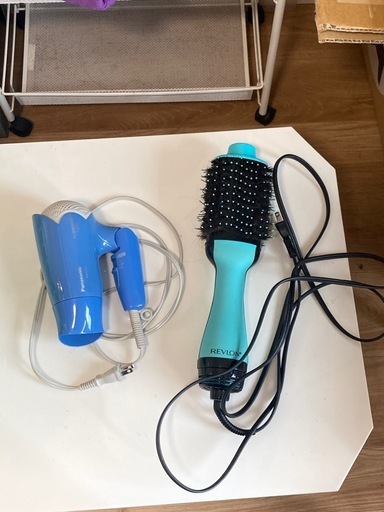 ドライヤー、レブロンブラシドライヤー