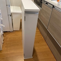 ①隙間収納　キッチンの画像