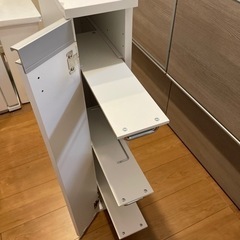 ①隙間収納　キッチンの画像