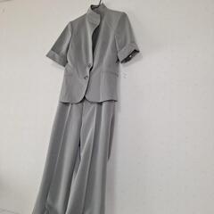 レディーススーツの画像