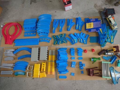 プラレール　ほぼレール　と　一品