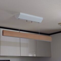 【8月27日まで】おしゃれな北欧風／バータイプのペンダント照明／ナチュラル色【キッチン・ダイニングにおすすめ】の画像