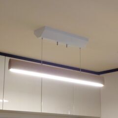 【8月27日まで】おしゃれな北欧風／バータイプのペンダント照明／ナチュラル色【キッチン・ダイニングにおすすめ】の画像