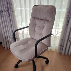 【8月27日まで】おしゃれな北欧風PCチェアベージュ色／昇降式・...