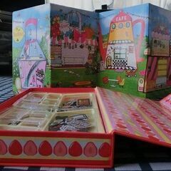 【お陰様で決りました】無料　女児用  ジグソーパズル(2)、マグネットドールハウス、サンリオネックレス･･･４点セットの画像