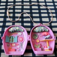 【お陰様で決りました】無料　女児用  ジグソーパズル(2)、マグネットドールハウス、サンリオネックレス･･･４点セットの画像