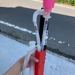 灯油ボトル2個と備品の画像