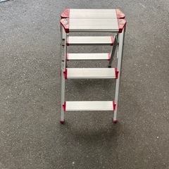 3段脚立の画像