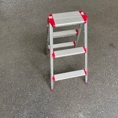 3段脚立の画像