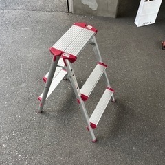 3段脚立の画像