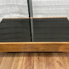 オシャレなガラスのローテーブル