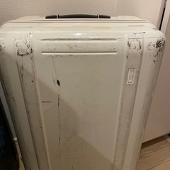 大型スーツケースあげますの画像