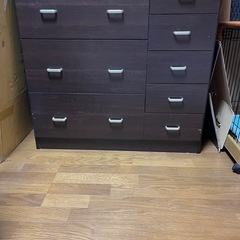 茶色のチェストタンス