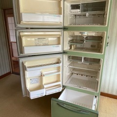 昭和レトロな冷蔵庫・ジャンク品の画像
