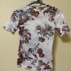美品　レストローズ　トップスの画像