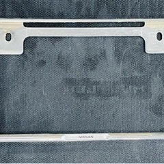 NISSAN 純正ナンバーフレーム2000円　の画像