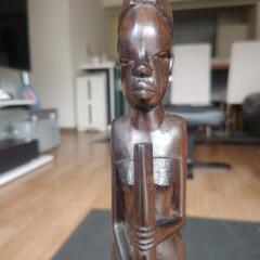 アフリカの彫刻置物の画像