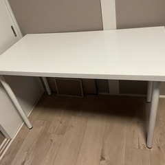 デスクテーブルの画像
