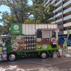 カフェ系キッチンカーでのレジ、調理補助