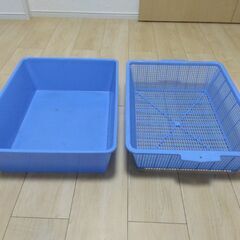 大きな水切りカゴ　小物収納　オケとカゴのセットの画像