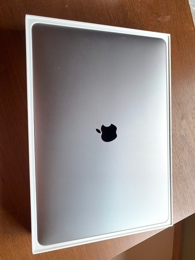 AppleのMacBook pro 2018 15インチ i7 32GB 1TB