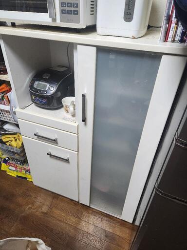 食器棚、キッチンボード