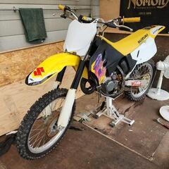 値下げ交渉アリ！即購入でヘルメットつき！SUZUKI　RM125...