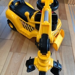 取引中　ショベルカー　乗り物　子供　おもちゃ