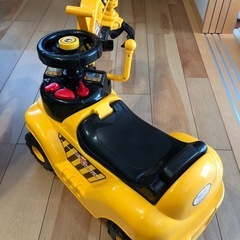 取引中　ショベルカー　乗り物　子供　おもちゃの画像