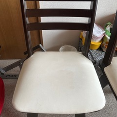 ダイニングテーブルの画像