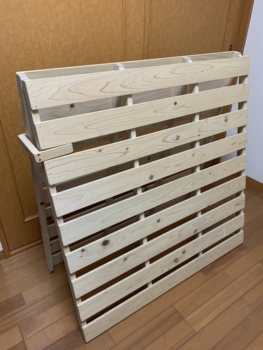 【数回使用】スタンド式ひのきの折りたたみすのこベッド