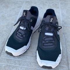 【値下げしました‼️】On/オン 「Cloudultra/クラウドウルトラ」スニーカー　Black | White （メンズ、26㎝）の画像