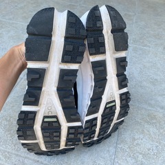 【値下げしました‼️】On/オン 「Cloudultra/クラウドウルトラ」スニーカー　Black | White （メンズ、26㎝）の画像