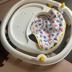 赤ちゃん歩行器の画像