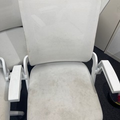 【引き取りで1000円あげます】デスクチェア4脚　ホワイト　上下調整の画像