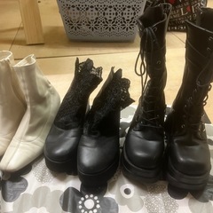 服と靴の画像