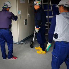 電気工事スタッフ【大阪市西区に社宅アリ！未経験でも！資格支援あり！能力昇給あり！】の画像