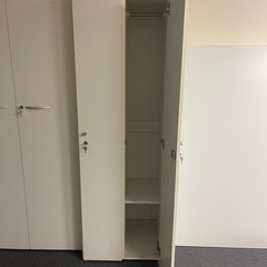 スーツキャビネット　オフィス棚の画像